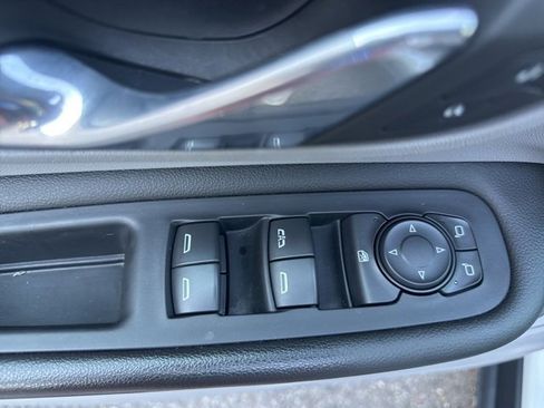 Used 2023 GMC Terrain SLE w/ Driver Convenience Package image 13