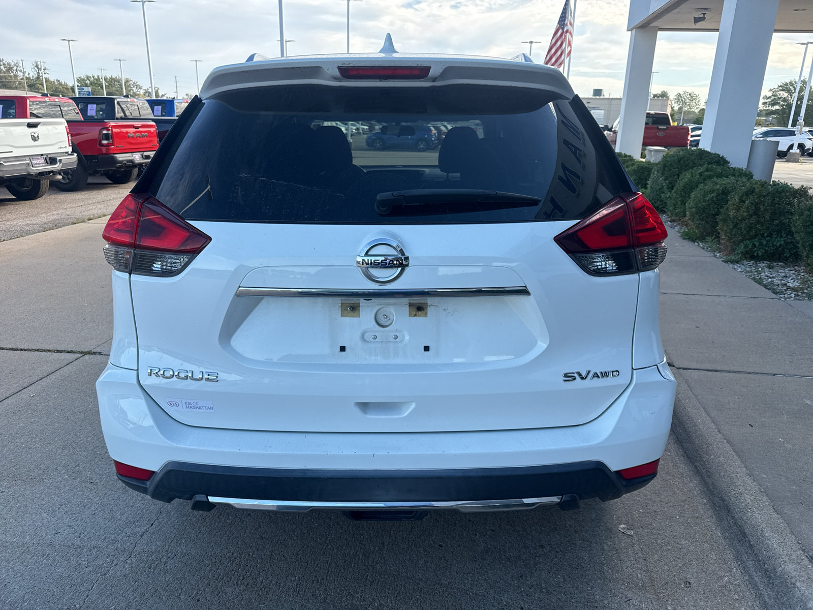 Used 2017 Nissan Rogue SV AWD/4WD image 7