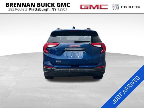 Used 2023 GMC Terrain SLE w/ Driver Convenience Package AWD/4WD image 4