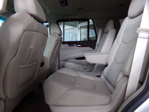 Used 2016 Cadillac Escalade Luxury AWD/4WD image 19
