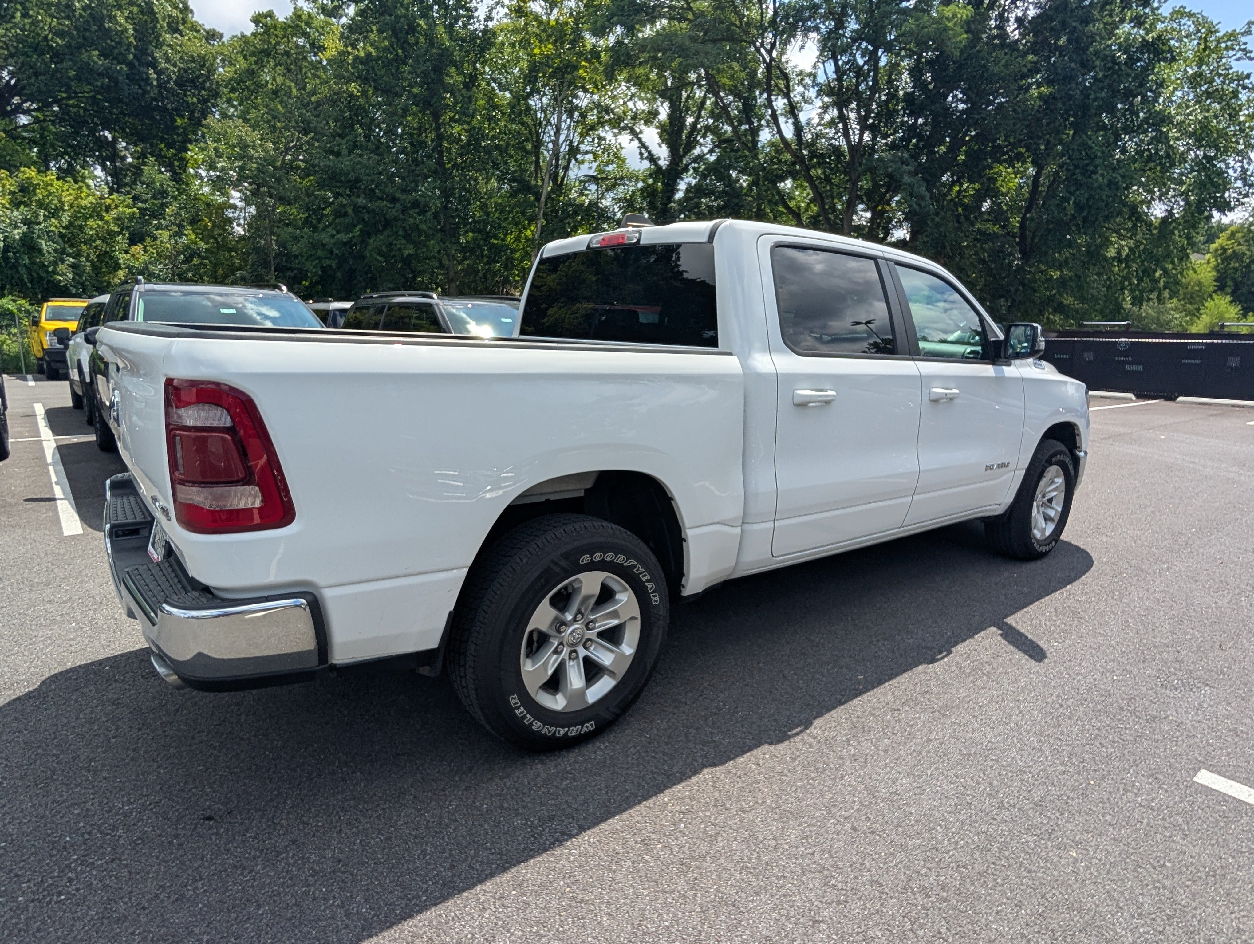 Used 2024 RAM 1500 Laramie AWD/4WD image 3