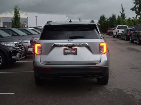 Used 2023 Ford Explorer XLT AWD/4WD image 25