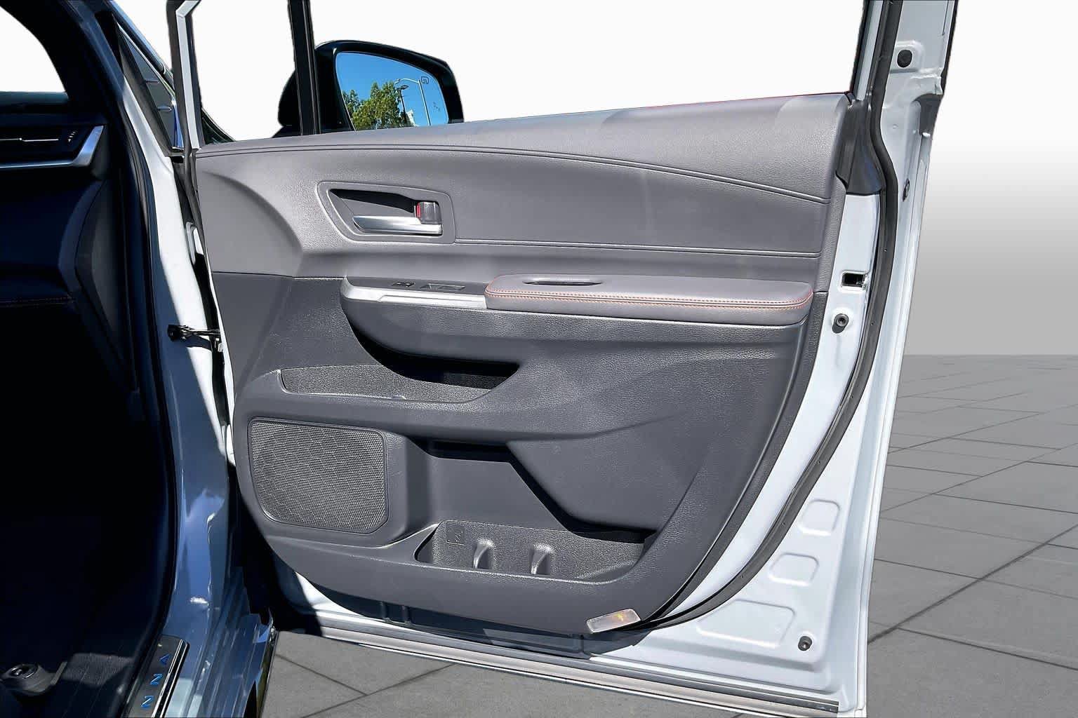 Used 2024 Toyota Sienna XSE w/ XSE Premium Package FWD image 22