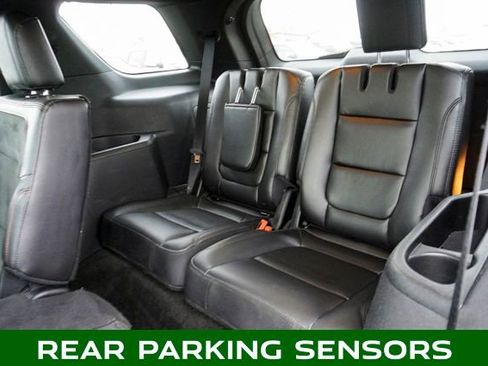 Used 2018 Ford Explorer XLT w/ XLT Appearance Package image 9