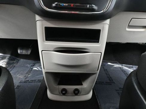 Used 2020 Dodge Grand Caravan SE w/ UConnect Hands-Free Group FWD image 28
