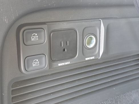 Used 2023 Rivian R1S Adventure AWD/4WD image 39