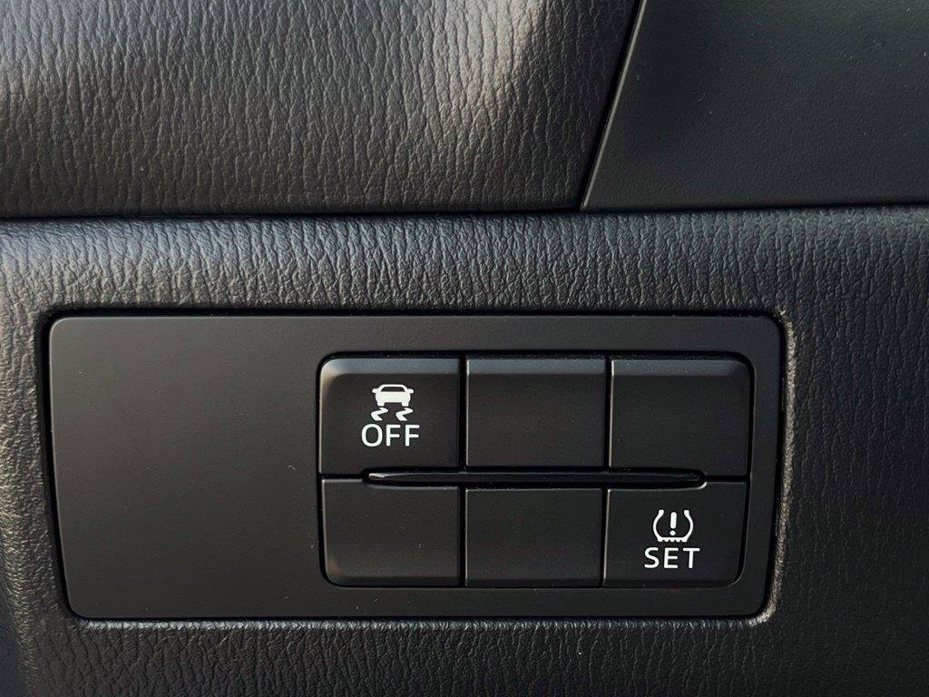 Used 2018 MAZDA MAZDA3 Touring FWD image 13