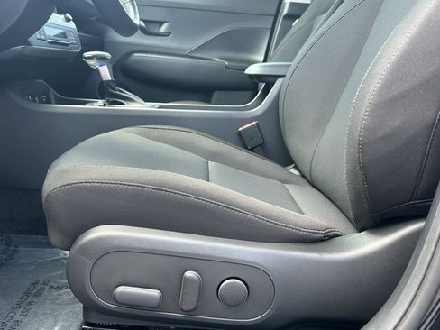 Used 2025 Hyundai Kona SEL image 12