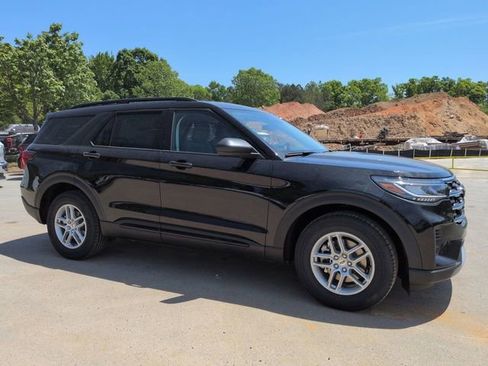 New 2026 Ford Explorer Active RWD image 2