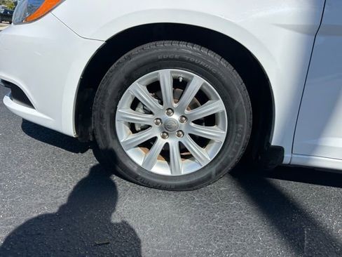 Used 2013 Chrysler 200 Touring image 9