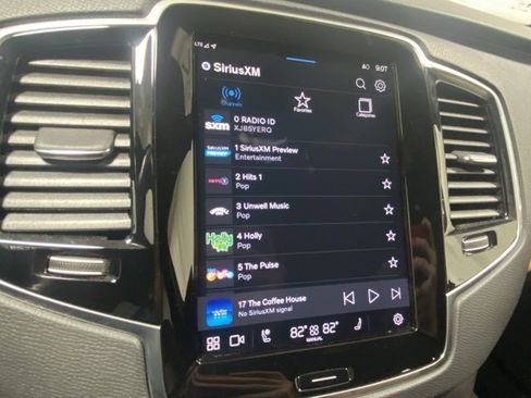 Used 2025 Volvo XC90 B5 Plus image 21