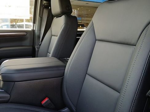 New 2026 Chevrolet Suburban LT AWD/4WD image 21