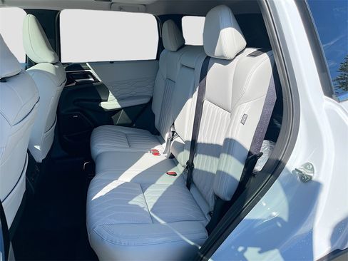 New 2025 Mitsubishi Outlander SEL image 25