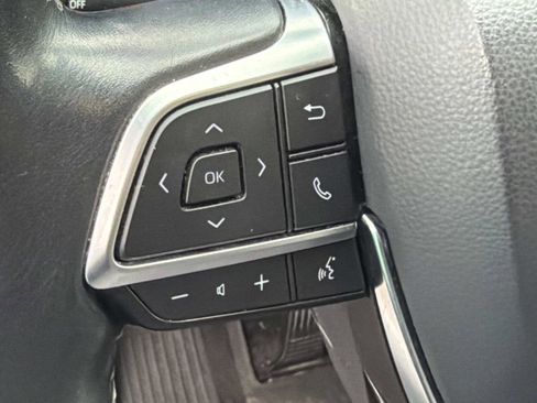 Used 2021 Toyota Highlander L image 5