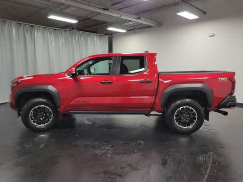 Used 2024 Toyota Tacoma TRD Off-Road w/ TRD Off Road Premium Package AWD/4WD image 5