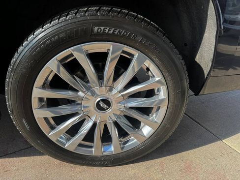 Used 2022 Cadillac Escalade ESV Premium Luxury Platinum AWD/4WD image 18