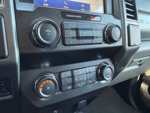 Used 2021 Ford F250 XLT w/ XLT Premium Package AWD/4WD image 43