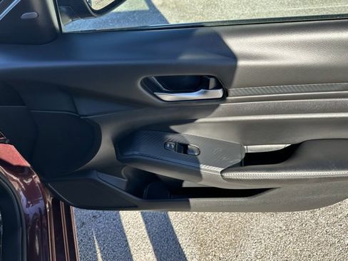 Used 2024 Nissan Altima 2.5 SV image 11