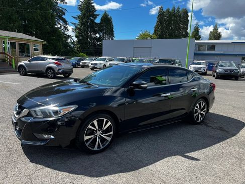 Used 2017 Nissan Maxima Platinum w/ Interior Lighting Package FWD image 8