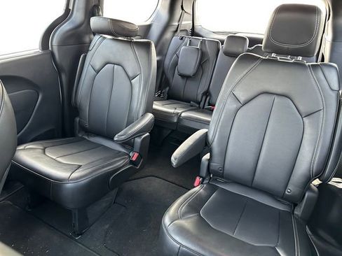 New 2025 Chrysler Pacifica Select image 13