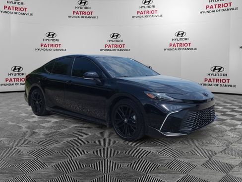Used 2026 Toyota Camry SE w/ Convenience Package FWD image 1