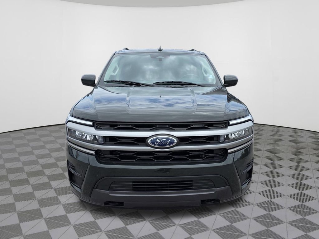 Used 2023 Ford Expedition XLT AWD/4WD image 3