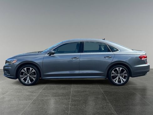 Used 2021 Volkswagen Passat 2.0T SE FWD image 4