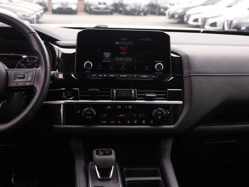 Used 2025 Nissan Pathfinder SV AWD/4WD image 27