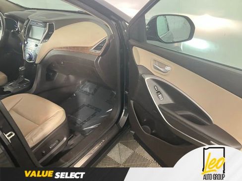 Used 2017 Hyundai Santa Fe FWD image 17