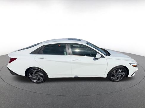 Used 2025 Hyundai Elantra Limited image 16