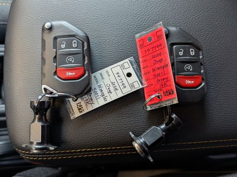 Used 2024 Jeep Wrangler Sahara w/ Safety Group image 33