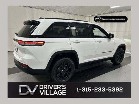 Used 2024 Jeep Grand Cherokee Altitude AWD/4WD image 1
