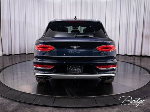 Used 2023 Bentley Bentayga Extended Wheelbase AWD/4WD image 11