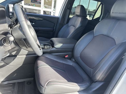 Used 2025 Honda Pilot Black Edition image 10