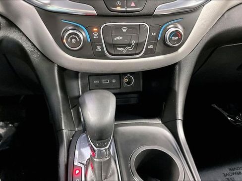 Used 2022 Chevrolet Equinox LS image 15