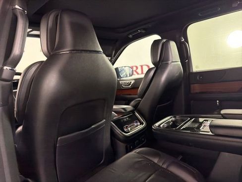 Used 2018 Lincoln Navigator Reserve w/ Technology Package AWD/4WD image 14