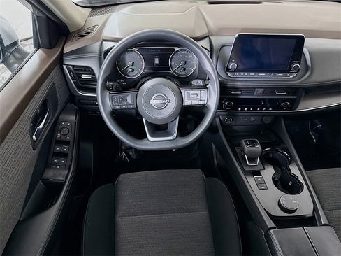 Certified 2023 Nissan Rogue SV image 4