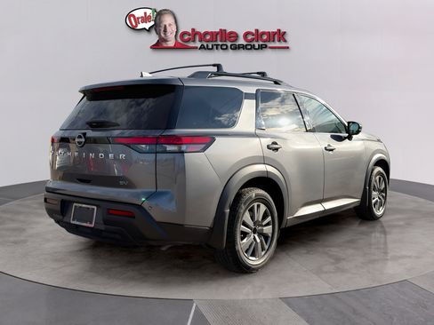 Used 2024 Nissan Pathfinder SV w/ SV Premium Package FWD image 5