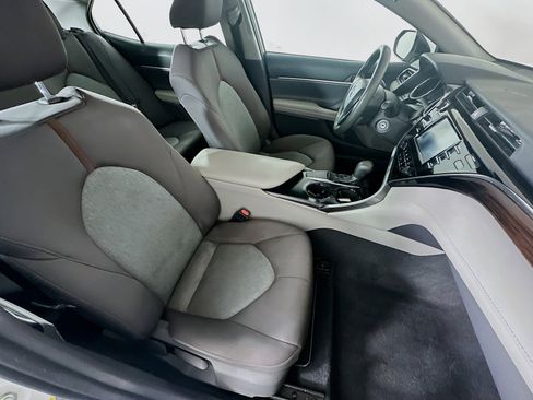 Used 2018 Toyota Camry LE image 28