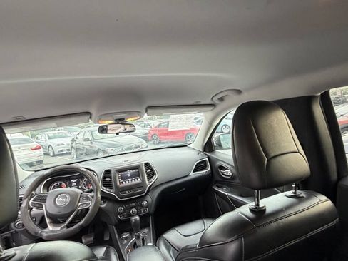 Used 2019 Jeep Cherokee Latitude Plus w/ Cold Weather Group AWD/4WD image 15
