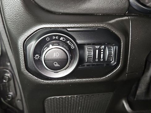 Used 2021 Jeep Gladiator Overland w/ Popular Equipment Package AWD/4WD image 32