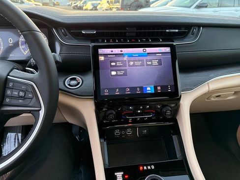 New 2025 Jeep Grand Cherokee Limited w/ Luxury Tech Group II AWD/4WD image 23