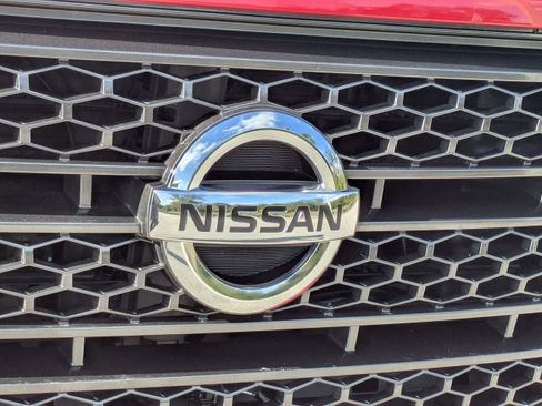 Used 2021 Nissan Titan SV w/ SV Convenience Package image 11