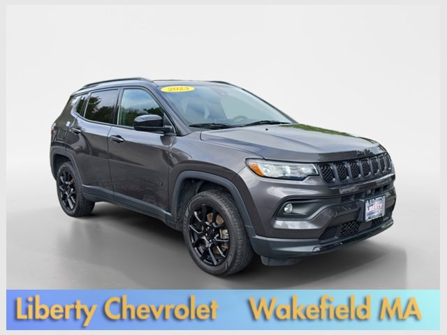 Used 2023 Jeep Compass Latitude w/ Sun and Sound Group AWD/4WD image 1