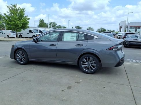 New 2026 Nissan Sentra SL w/ Floor Mat Package FWD image 5