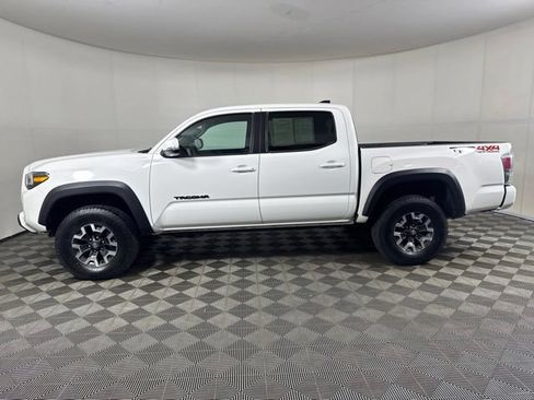 Used 2023 Toyota Tacoma TRD Off-Road w/ Technology Package AWD/4WD image 7