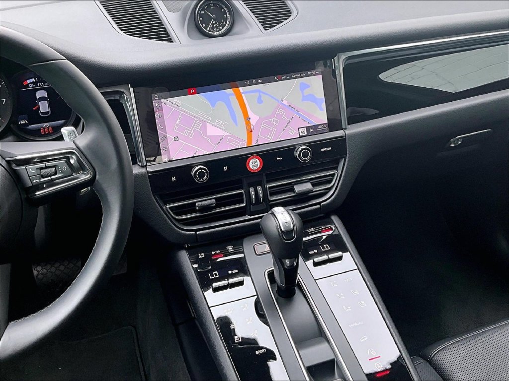 Certified 2025 Porsche Macan AWD/4WD image 10