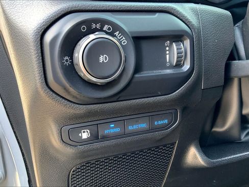 Used 2023 Jeep Wrangler Unlimited Sahara w/ Cold Weather Group AWD/4WD image 35