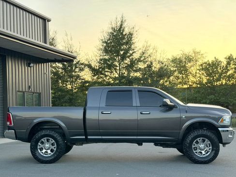 Used 2018 RAM 2500 Laramie AWD/4WD image 2