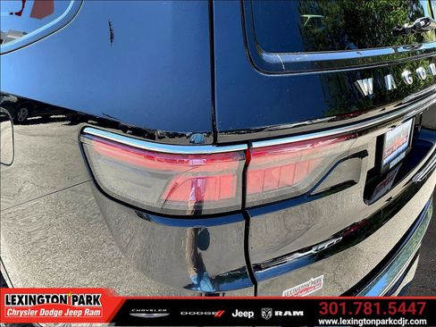 Used 2024 Jeep Wagoneer L Series II w/ Flexible Seating Group AWD/4WD image 23
